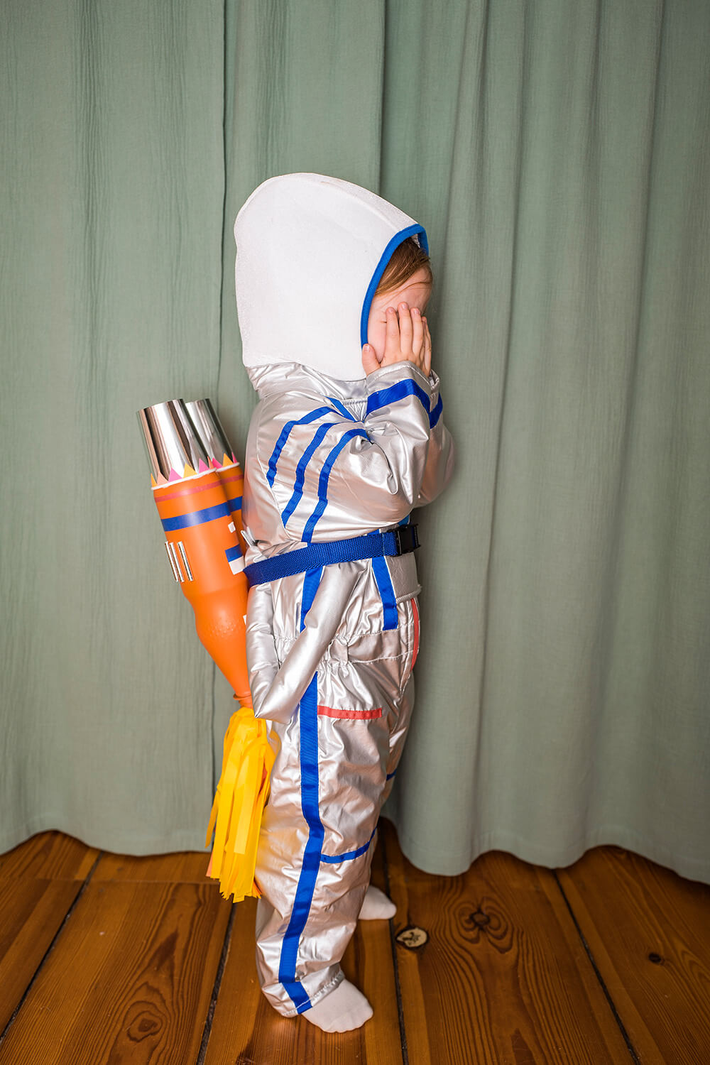 ¡Haz un motor de cohete para un disfraz de astronauta! ¡Haz un motor de cohete para un disfraz de astronauta!