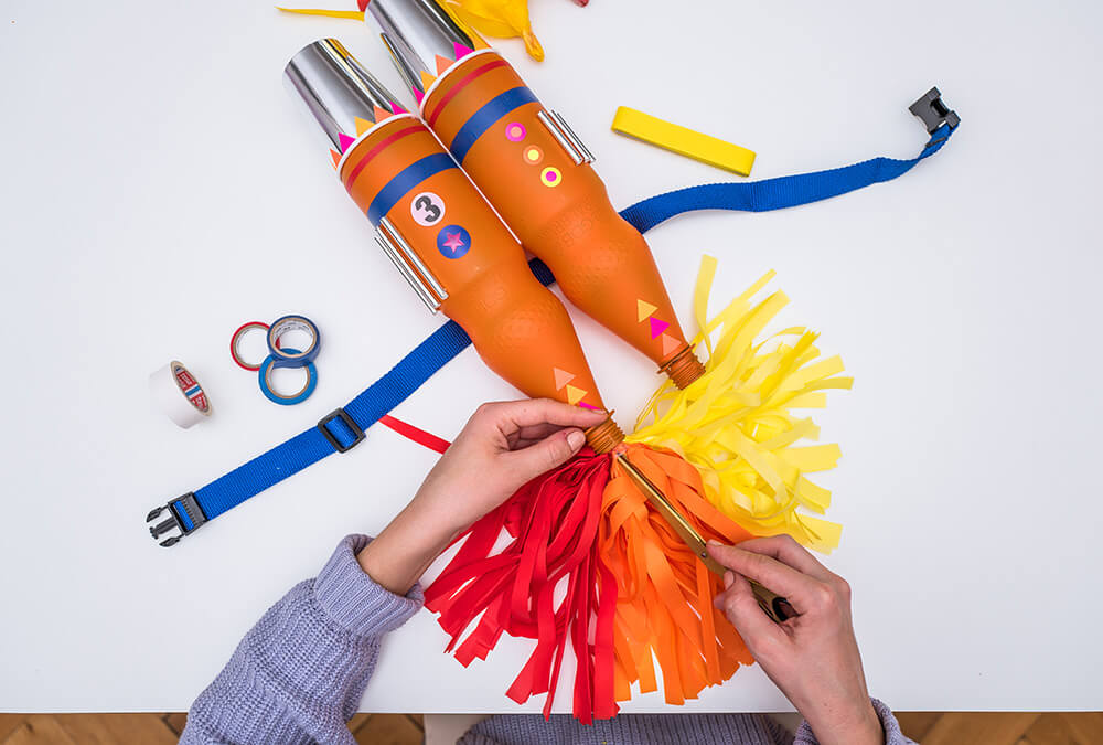 ¡Haz un motor de cohete para un disfraz de astronauta! ¡Haz un motor de cohete para un disfraz de astronauta!