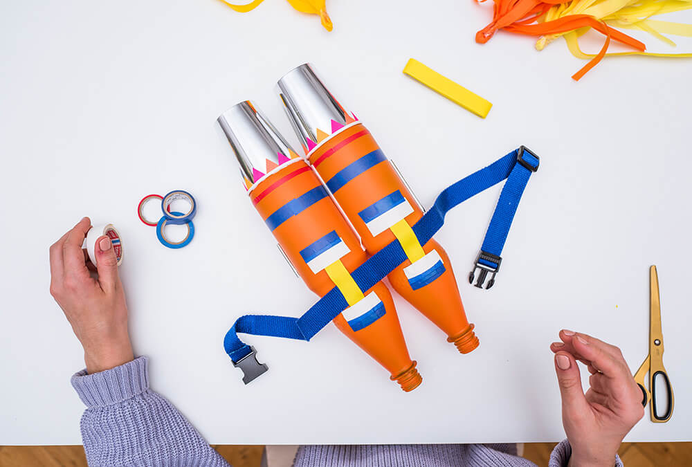 ¡Haz un motor de cohete para un disfraz de astronauta! ¡Haz un motor de cohete para un disfraz de astronauta!