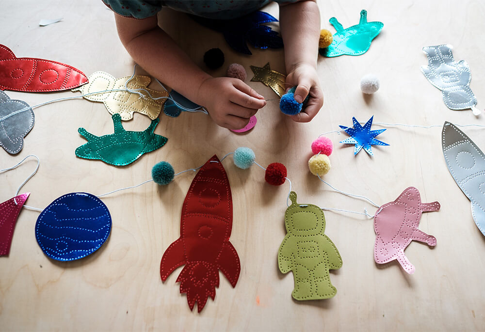 10 ideas de manualidades coloridas y creativas para los días grises de invierno en casa 10 ideas de manualidades coloridas y creativas para los días grises de invierno en casa