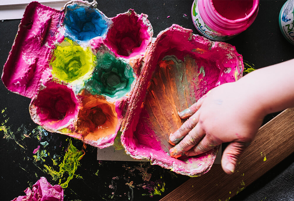 Una sorpresa rápida y dulce en un cartón de huevos. Una sorpresa rápida y dulce en un cartón de huevos.