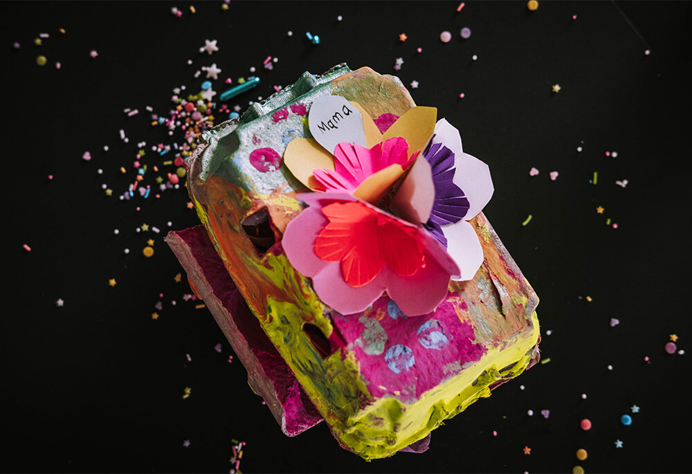 Una sorpresa rápida y dulce en un cartón de huevos. Una sorpresa rápida y dulce en un cartón de huevos.