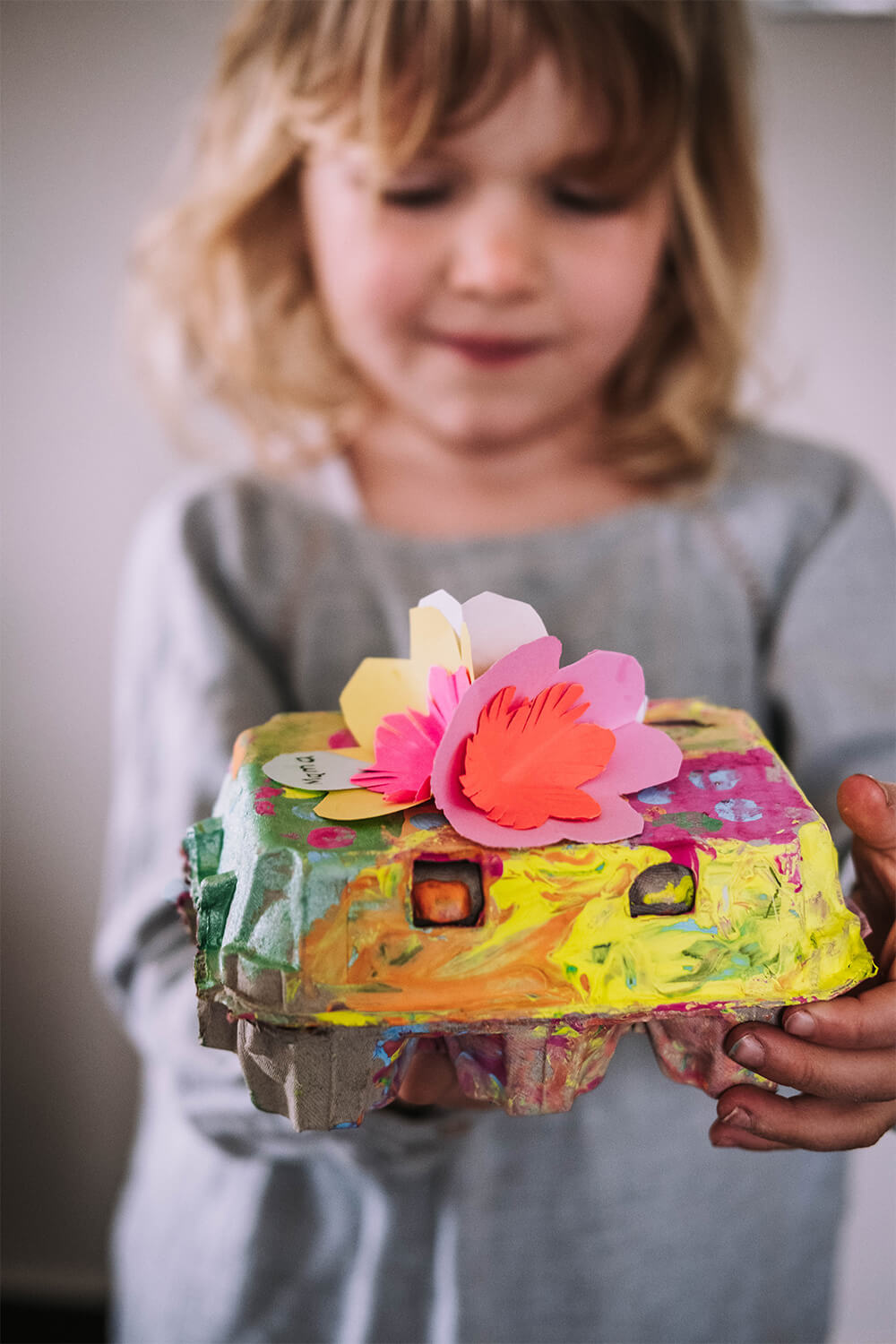 Una sorpresa rápida y dulce en un cartón de huevos. Una sorpresa rápida y dulce en un cartón de huevos.