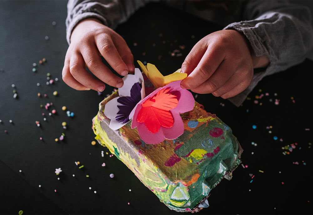 Una sorpresa rápida y dulce en un cartón de huevos. Una sorpresa rápida y dulce en un cartón de huevos.