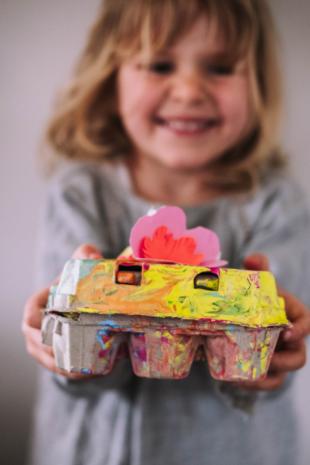 Una sorpresa rápida y dulce en un cartón de huevos. Una sorpresa rápida y dulce en un cartón de huevos.