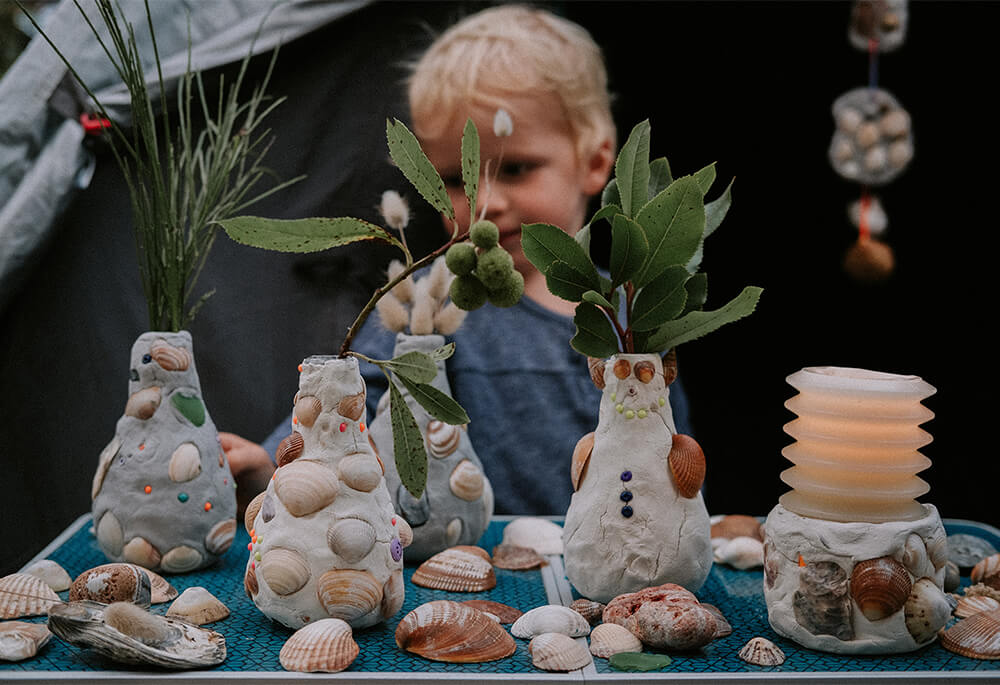 Encantadoramente sencilla: cerámica hecha con plastilina y tesoros navideños Encantadoramente sencilla: cerámica hecha con plastilina y tesoros navideños