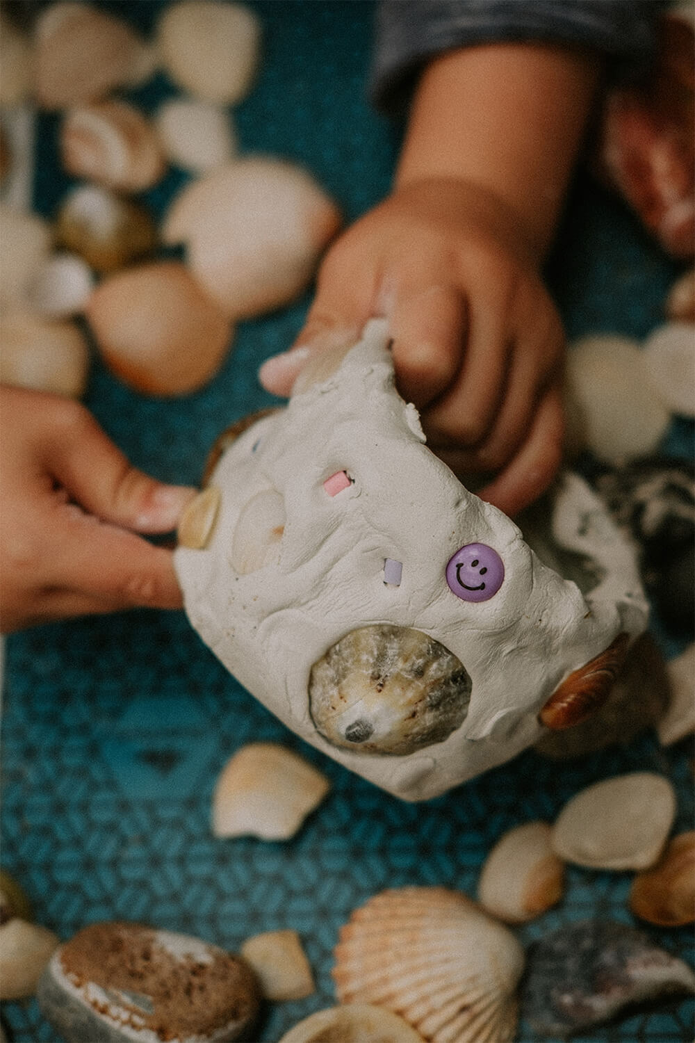 Encantadoramente sencilla: cerámica hecha con plastilina y tesoros navideños Encantadoramente sencilla: cerámica hecha con plastilina y tesoros navideños