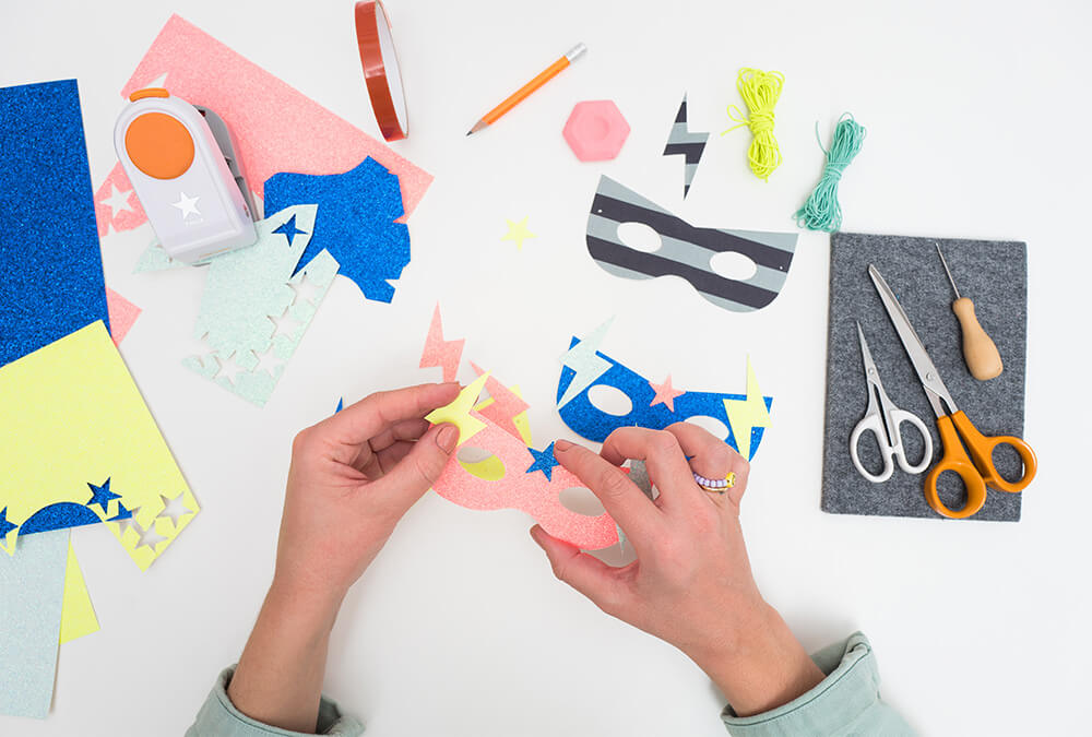 ¡BAM! Crea invitaciones de superhéroes