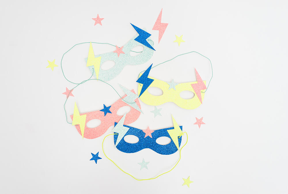 ¡BAM! Crea invitaciones de superhéroes