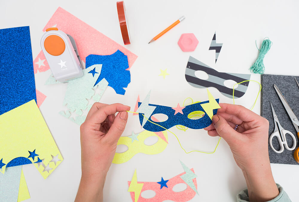 ¡BAM! Crea invitaciones de superhéroes