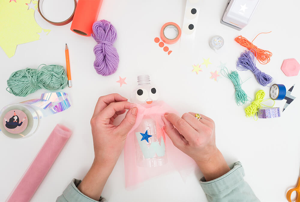 ¡GUAU, GUAU! Haz linternas de superhéroes brillantes