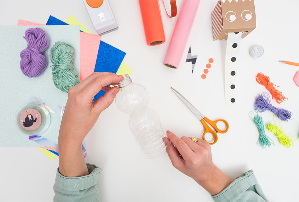 ¡GUAU, GUAU! Haz linternas de superhéroes brillantes