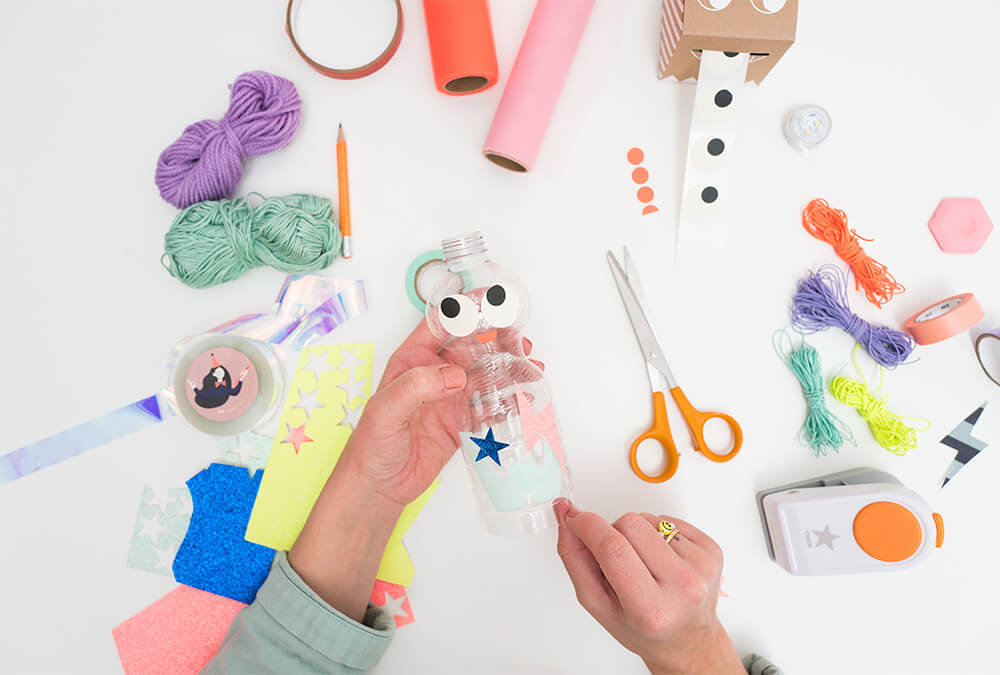 ¡GUAU, GUAU! Haz linternas de superhéroes brillantes