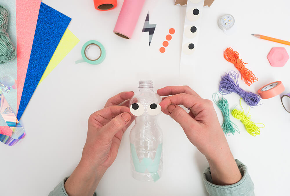 ¡GUAU, GUAU! Haz linternas de superhéroes brillantes