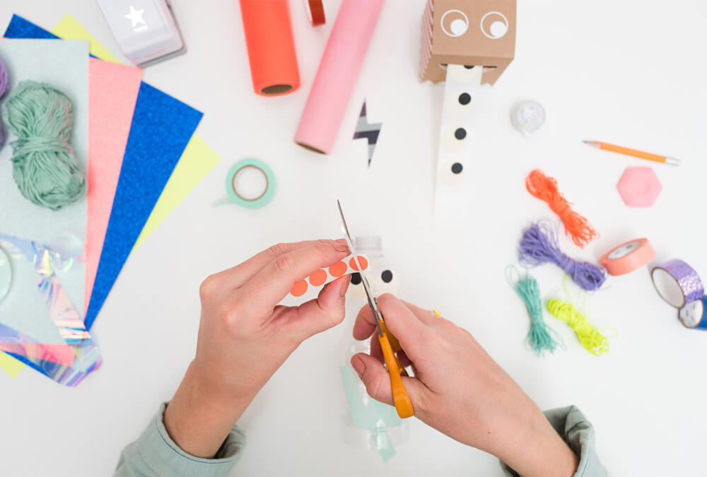 ¡GUAU, GUAU! Haz linternas de superhéroes brillantes