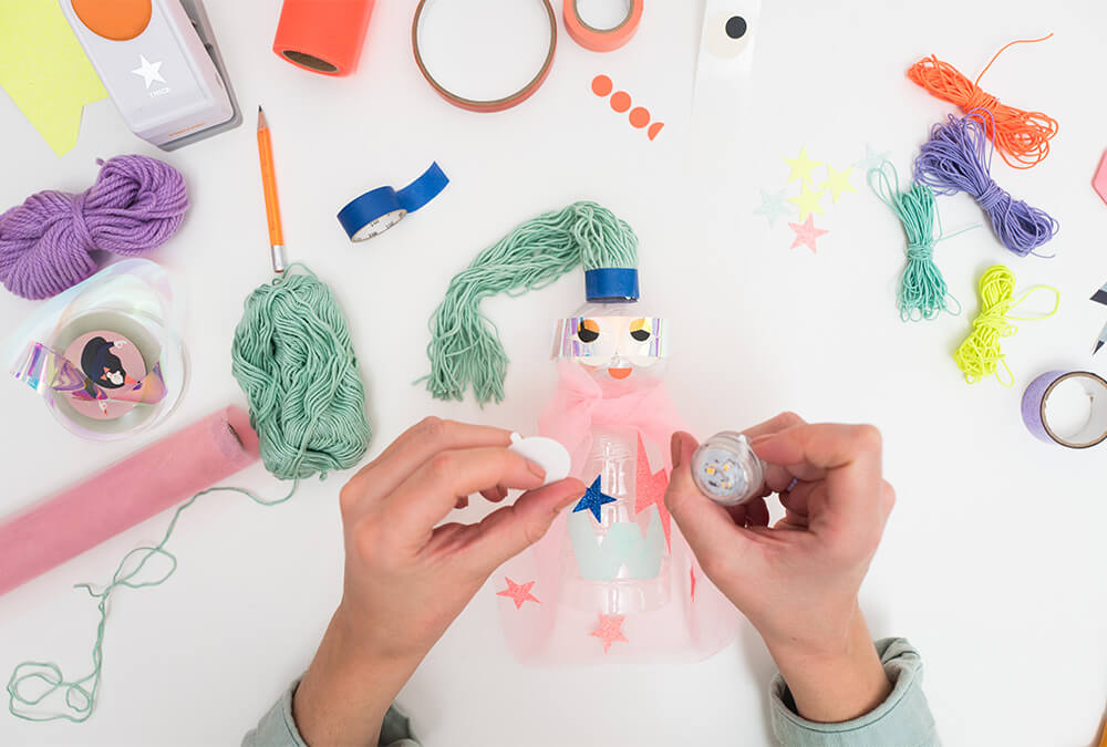 ¡GUAU, GUAU! Haz linternas de superhéroes brillantes