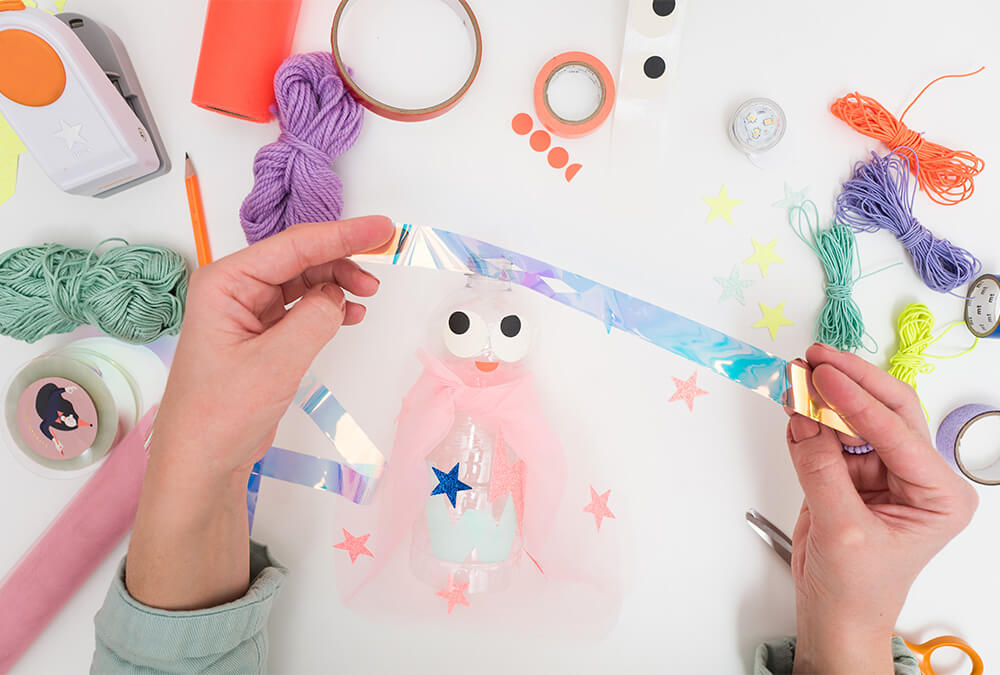 ¡GUAU, GUAU! Haz linternas de superhéroes brillantes