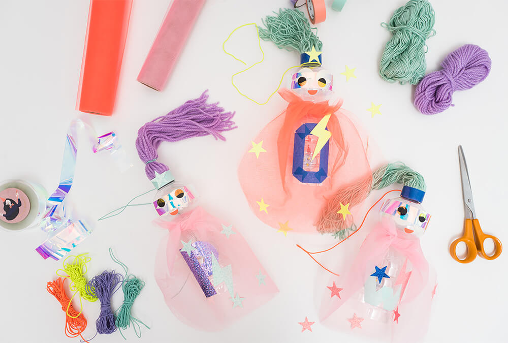 ¡GUAU, GUAU! Haz linternas de superhéroes brillantes