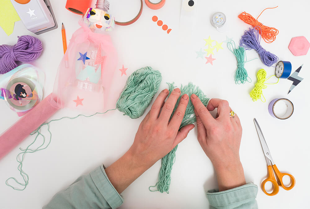 ¡GUAU, GUAU! Haz linternas de superhéroes brillantes
