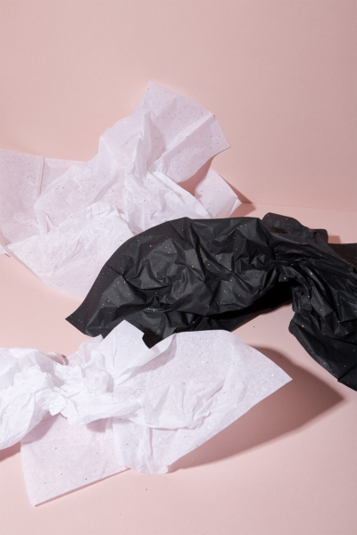 Fácil y colorido: decora bolas navideñas con papel de seda Fácil y colorido: decora bolas navideñas con papel de seda