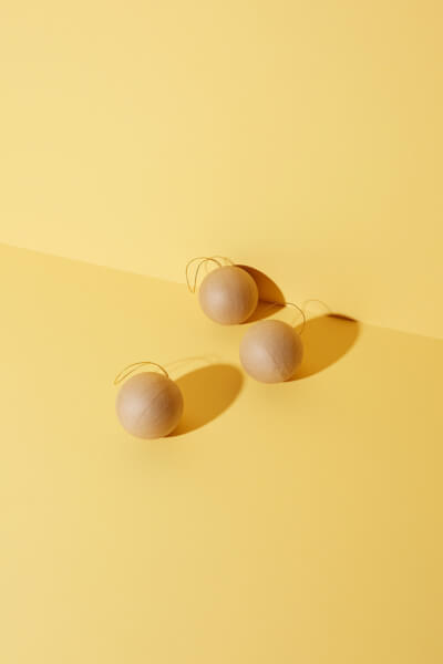 Fácil y colorido: decora bolas navideñas con papel de seda Fácil y colorido: decora bolas navideñas con papel de seda