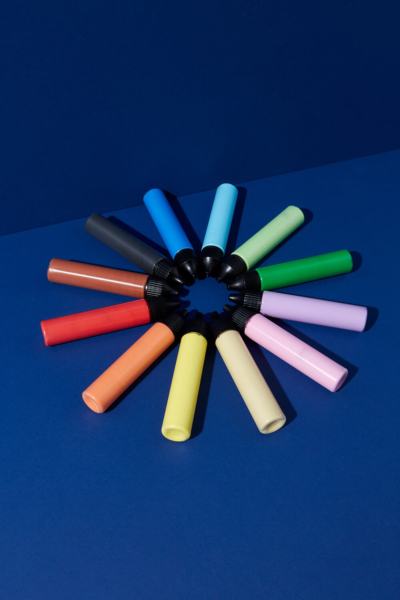 Consejo de regalo súper rápido: decora velas con dulces diseños de margaritas Consejo de regalo súper rápido: decora velas con dulces diseños de margaritas