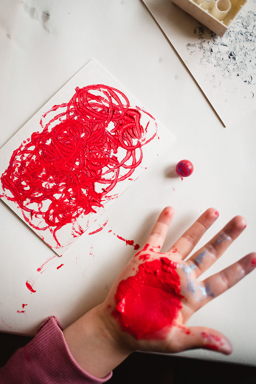 Party Monster: Crea invitaciones creativas con niños pequeños Party Monster: Crea invitaciones creativas con niños pequeños