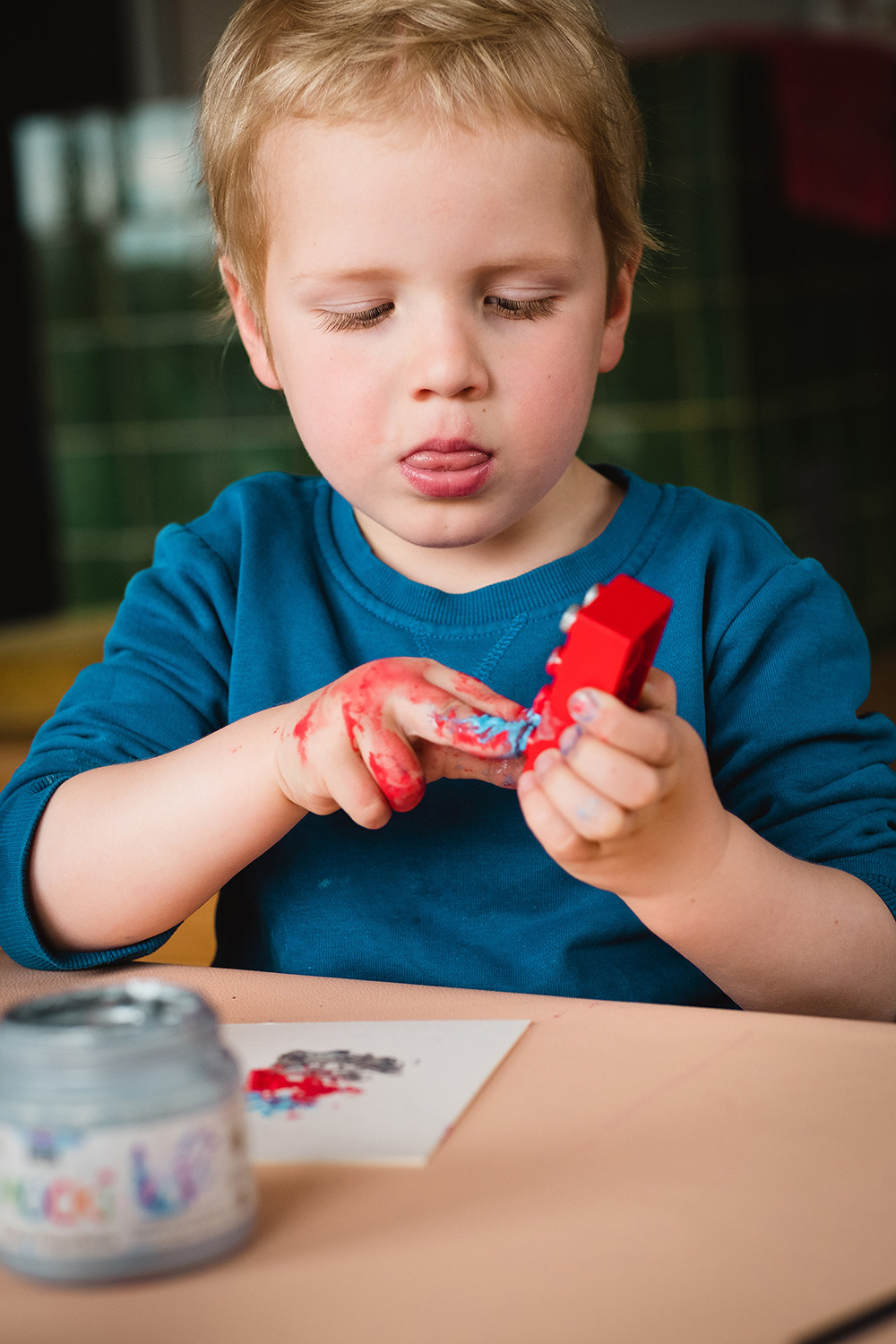 Party Monster: Crea invitaciones creativas con niños pequeños Party Monster: Crea invitaciones creativas con niños pequeños