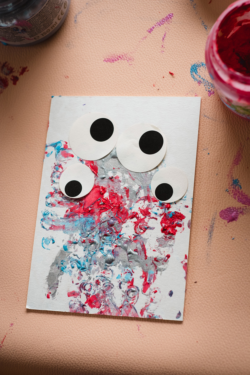 Party Monster: Crea invitaciones creativas con niños pequeños Party Monster: Crea invitaciones creativas con niños pequeños