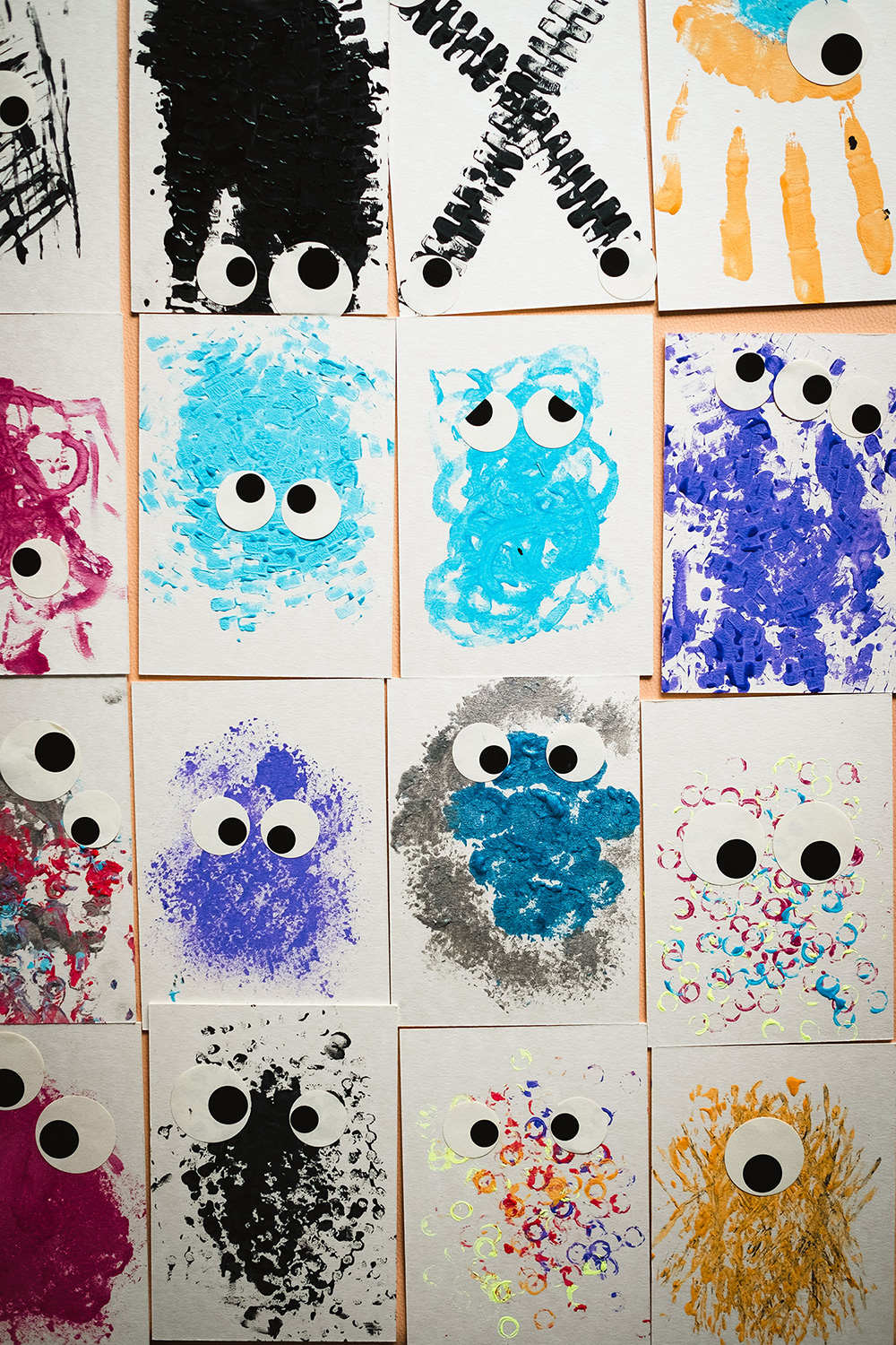 Party Monster: Crea invitaciones creativas con niños pequeños Party Monster: Crea invitaciones creativas con niños pequeños