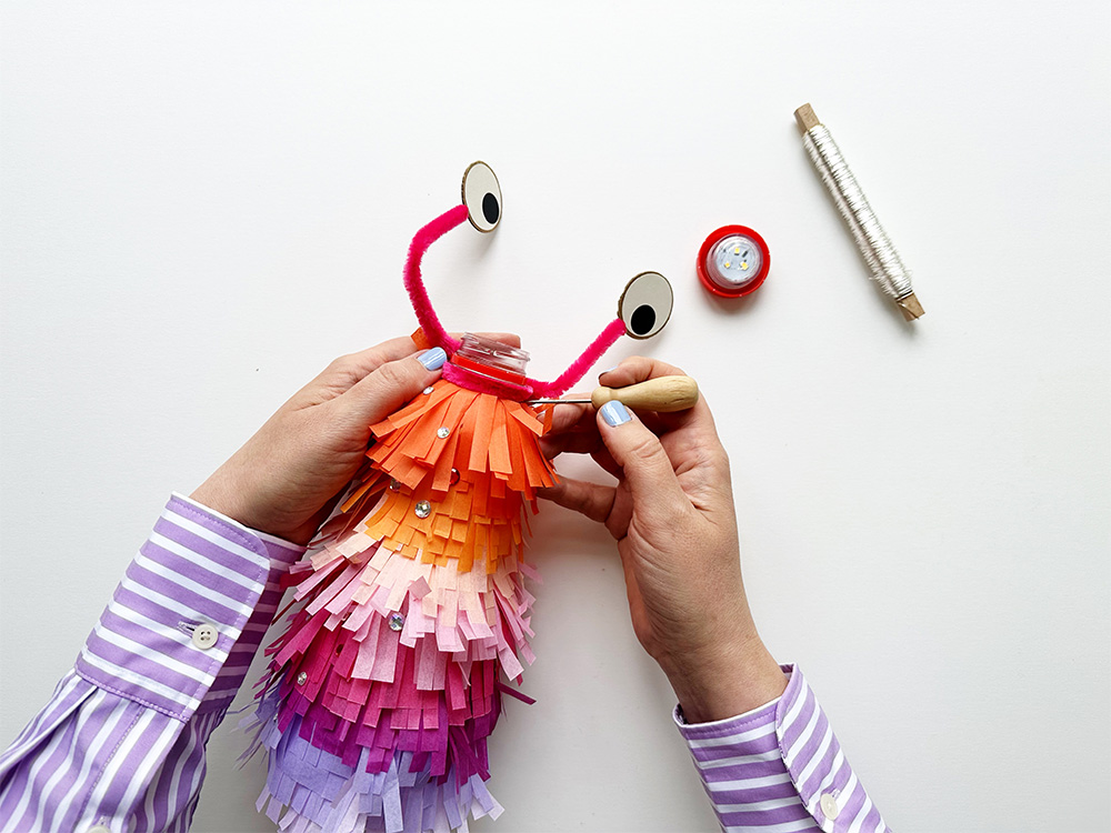 No da nada de miedo: haz una linterna monstruosa y ligera No da nada de miedo: haz una linterna monstruosa y ligera