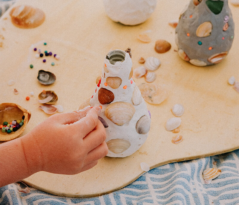 Encantadoramente sencilla: cerámica hecha con plastilina y tesoros navideños Encantadoramente sencilla: cerámica hecha con plastilina y tesoros navideños