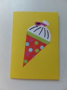 Felicitaciones por matricularse en la escuela, crear con papel.