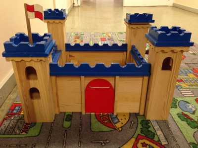 Invitación a fiesta de caballeros de cumpleaños infantil Invitación a fiesta de caballeros de cumpleaños infantil