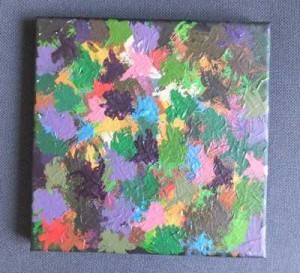 Los niños pintan imágenes de manchas de colores Los niños pintan imágenes de manchas de colores