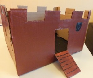 Manualidad castillo de caballero con caja de cartón. Manualidad castillo de caballero con caja de cartón.