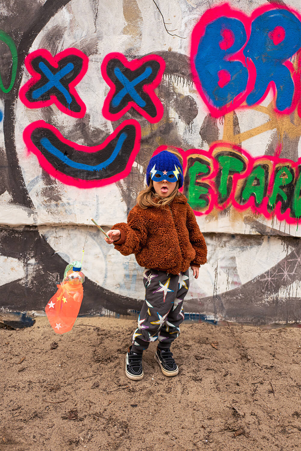 ¡GUAU, GUAU! Haz linternas de superhéroes brillantes