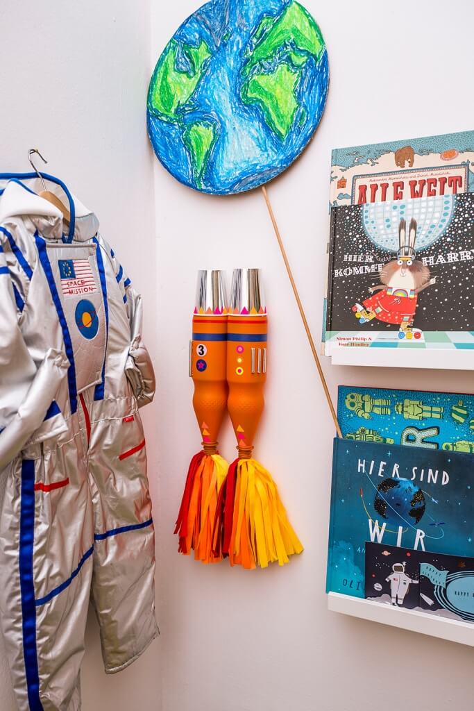 ¡Haz un motor de cohete para un disfraz de astronauta! ¡Haz un motor de cohete para un disfraz de astronauta!